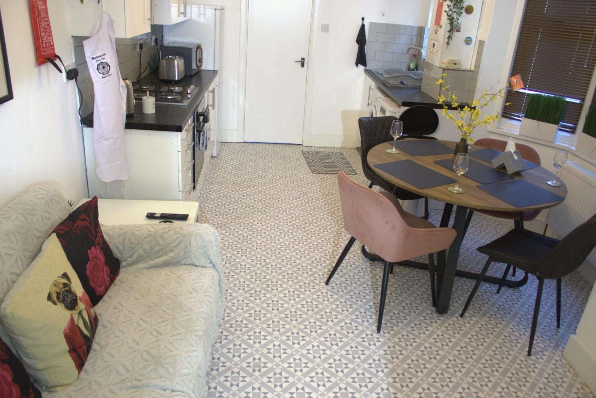 Two Bedroom Flat Near Transport & Shops Londen Buitenkant foto